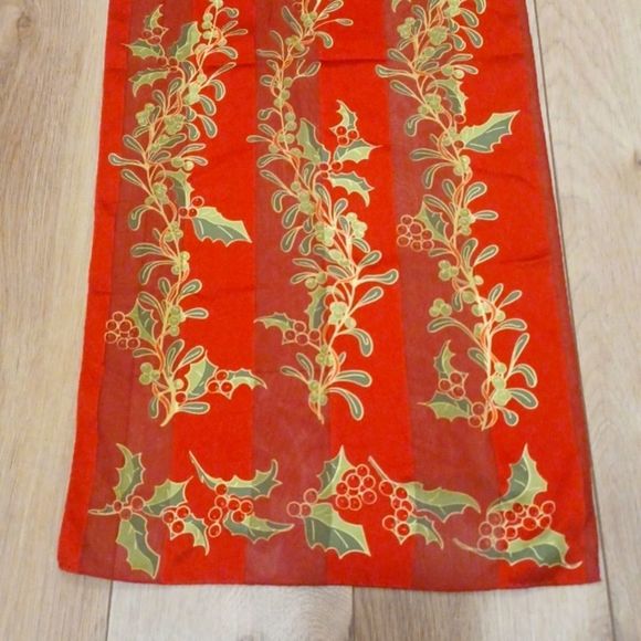 Yule, Christmas scarf with mistletoe and Holly in bright red - Picture 2 of 7